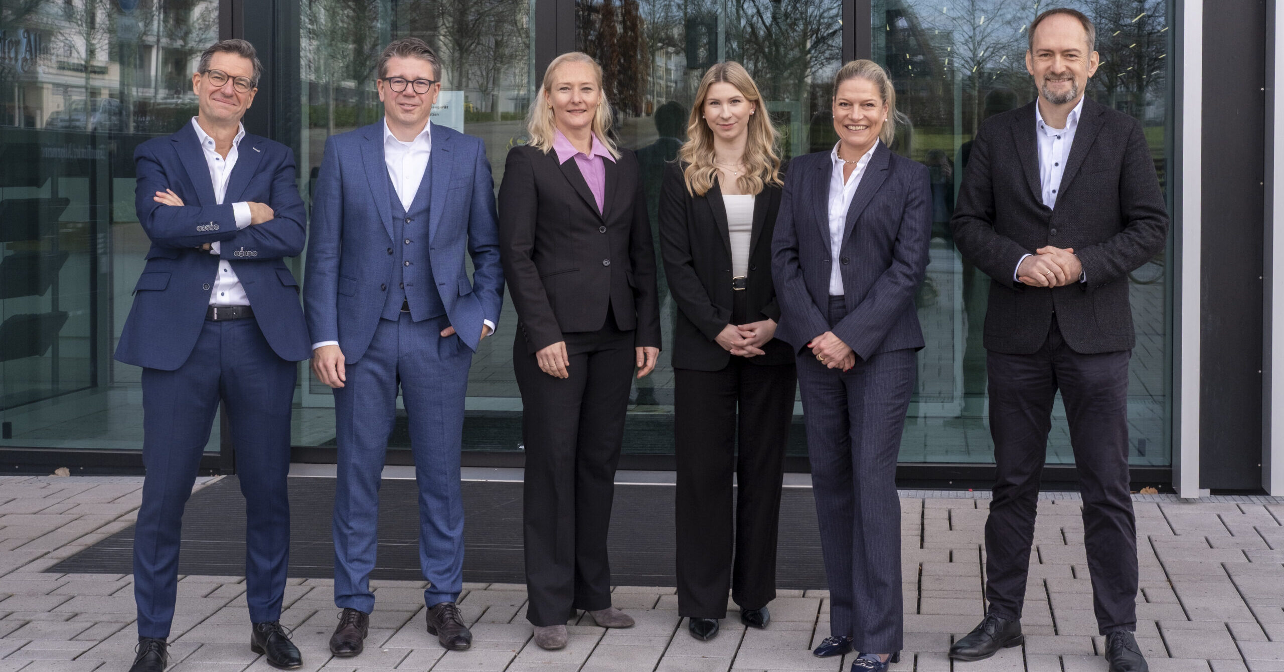 v.l.: Stefan Dölker, Partner bei Silverton, Dirk Holz, Geschäftsführer der Commerz Real Fund Manage-ment, Antje Gause, Leiterin Finanzierung und Beteiligungsmanagement bei der HanseMerkur Grundvermögen und Caroline Pellmann, Senior Director Real Estate Debt Strategies Europe bei Nuveen waren unsere Gäste beim Roundtable Real Estate Debt. Es moderierten dpn-Redakteurin Katharina Kleint und dpn-Chefredakteur Dr. Guido Birkner. Foto: dpn-Magazin